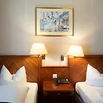 Ross Naehe Messe Hotel 3*
