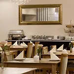 Ross Naehe Messe Hotel 3*