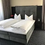 Ross Naehe Messe Hotel