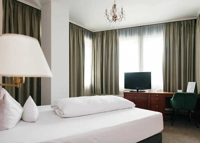 Ross Naehe Messe Hotel 3*