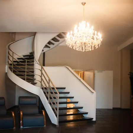 Ross 3* Stuttgart
