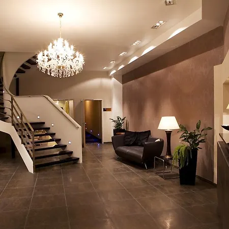 Ross Hotel 3*