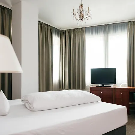 Ross Naehe Messe Hotel 3*