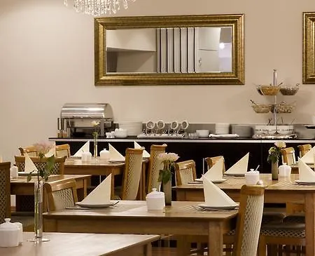 Ross Hotel 3*