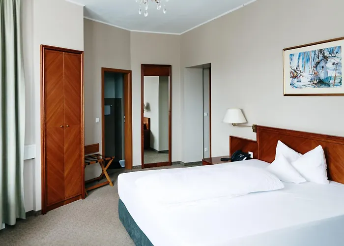 Ross Naehe Messe Hotell 3*