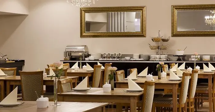 Ross Naehe Messe Szálloda 3*